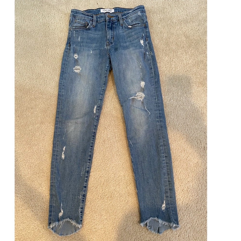 Distressed ankle jeans